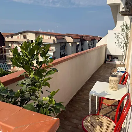 Beautiful, Sunny 70m2, Close To The Sea Lägenhet *
